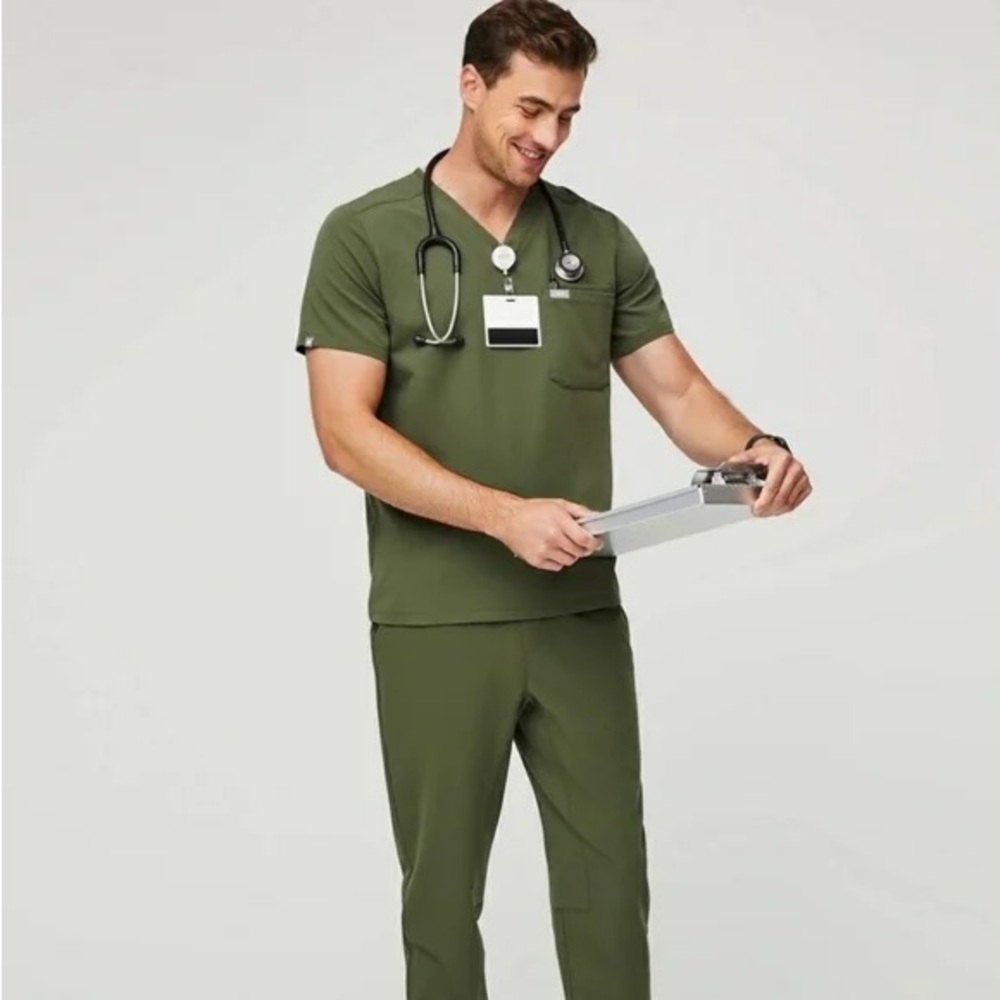 Men’s XS Figs Dark Olive Leon™ - Three-Pocket Scrub Top